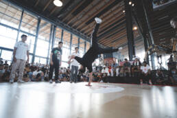 Danseur de Breakdance à la compétition Pink City World Battle Toulouse 2021