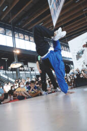 Danseur de Breakdance à la compétition Pink City World Battle Toulouse 2021