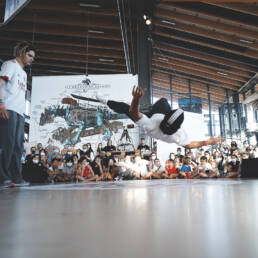Danseur de Breakdance à la compétition Pink City World Battle Toulouse 2021